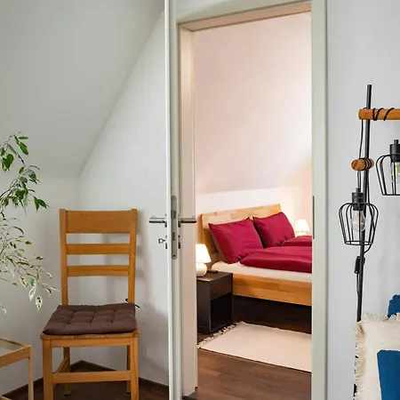 Geraeumige Mit 2 Schlafzimmern, Fitness & Bestlage *